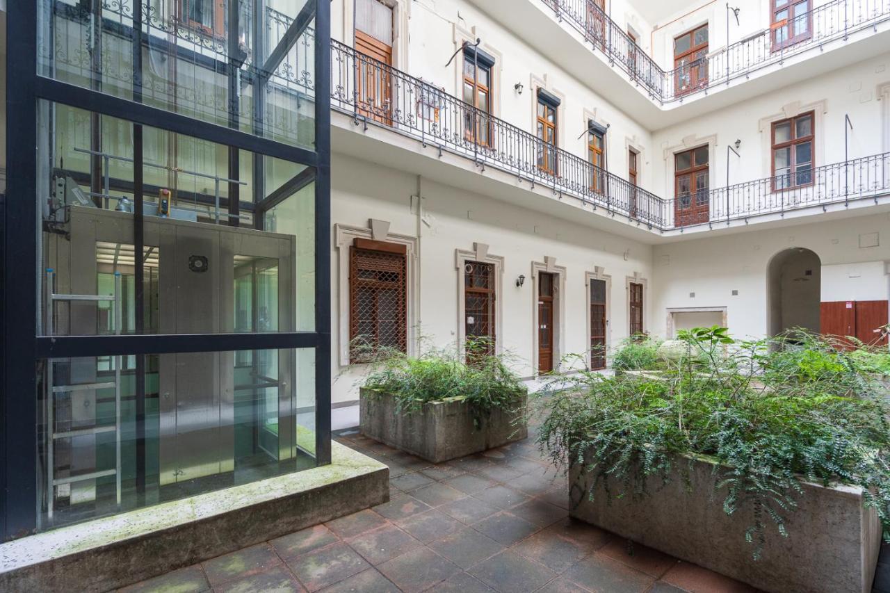 Luxury Peaceful Apartment By The St Stephen'S Basilica Budapest Exterior foto